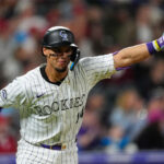 Robert Suárez extendió cadena de ceros y consiguió una marca para los Padres