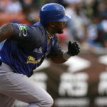 Magallanes vino de atrás tres veces para imponerse a Tiburones