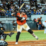 Leones pegó primero ante Águilas y se adueñó en soledad del liderato