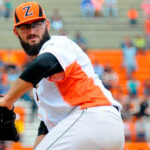 Águilas blanqueó a Leones y se afianza en la cima