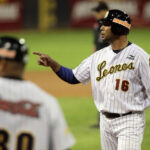 Carlos González no cierra las puertas de jugar con las Águilas