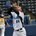 Carlos González se estrenó el uniforme de los Cachorros
