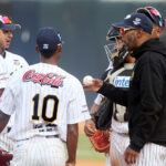 Julio Pinto saca la cara por el bullpen de Tiburones