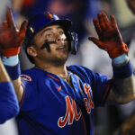 Wilmer Flores colocó su nombre al lado de Barry Bonds