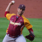 Robert Suárez comandó a los latinos durante la primera mitad en Japón