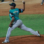 Denis Phipps extendió racha de Caribes