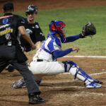 Gregory Infante pasó de Tiburones a Águilas en intercambio de seis lanzadores
