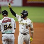 Tigres adquirió a Yonny Chirinos de Bravos por Gabriel Arias