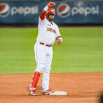 Águilas remontó, dejó en el terreno a Leones y lo bajó del primer lugar