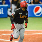 Leones desató su ofensiva y se emparejó en el primer lugar