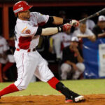 Yoel Hernández pactó con los Leones