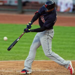 Omar Narváez elevó a 9 mil los jonrones conectados por criollos en las Grandes Ligas