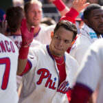 Félix Hernández ayuda a militares retirados con sus ponches