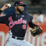 Águilas blanqueó a Leones y se afianza en la cima