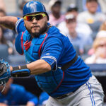 Manny Piña regresó al roster activo de los Cerveceros