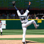 José Altuve recibió su Guante de Oro y Bate de Plata