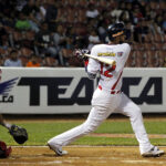 Un wild pitch le dio la victoria a Magallanes contra Caribes