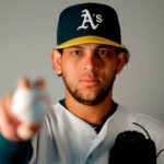 Rougned Odor cerca de apuntar su nombre en un reducido grupo