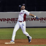 Leones apaleó a Caribes en noche histórica de José Rondón