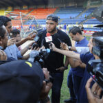 Ozney Guillén se ríe de las críticas