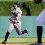 Yusmeiro Petit se fue sin decisión en su primera apertura