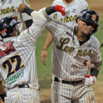 Ángel Reyes se ensañó contra Cardenales y Tiburones sigue en la cima