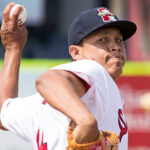 Yusmeiro Petit se fue sin decisión en su primera apertura