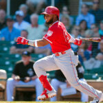 Leones adquirió de Águilas a Liván Soto por los lanzadores Emilio Márquez y Aliángel López