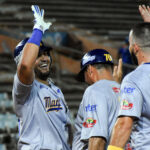 Ricardo Pinto ganó el duelo de pitcheo para que Tiburones prevaleciera sobre Leones