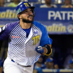 Jeffrey Báez prendió la fiesta en el adiós de Alex González