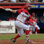 Dioner Navarro le dio la décima victoria a Tiburones