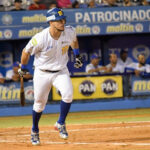 Jonrón de Víctor Reyes acercó a Caribes al quinto lugar