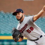Álex Torres venció al cansancio y al beisbol japonés para lograr su primer Juego Sin Hit Ni Carreras