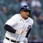 Sandy León aprovecha la oportunidad que recibe en Miami