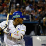 Willians Astudillo decidió triunfo de Caribes con jonrón