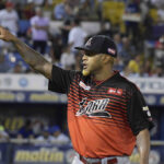 Nick Struck cierra la puerta sin sobresaltos