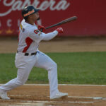 Pérez y Long pusieron a Leones a tiro del segundo lugar