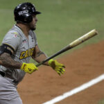 Deolis Guerra permanecerá en Oakland