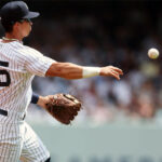 El derecho Alex McRae se une a Leones