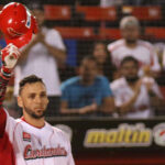 Tiburones venció a Caribes con hit de oro de Alberto González