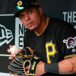 Enderson Franco acordó con los Gigantes de Lotte