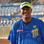 Dioner Navarro pegó dos cuadrangulares para guiar a Tiburones