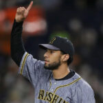 Elieser Hernández se lastimó en su regreso al montículo