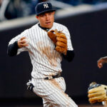 Félix Hernández ayuda a militares retirados con sus ponches