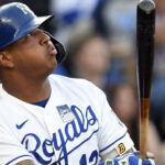 Elieser Hernández se lastimó en su regreso al montículo