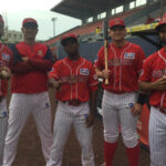 Manny Piña brilla con los Cerveceros