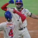 Anuncian firma de Astudillo para jugar en Japón