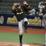 Gene Clines jugó pelota de altura para Tiburones