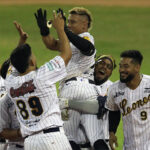 Espectacular remontada le dio la victoria a Caribes contra Tigres