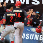 Tiburones sorprendió a Águilas y llegó a 10 triunfos